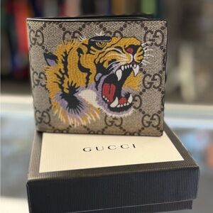 NWT Gucci Unisex Beige Tiger Embroidered Wallet